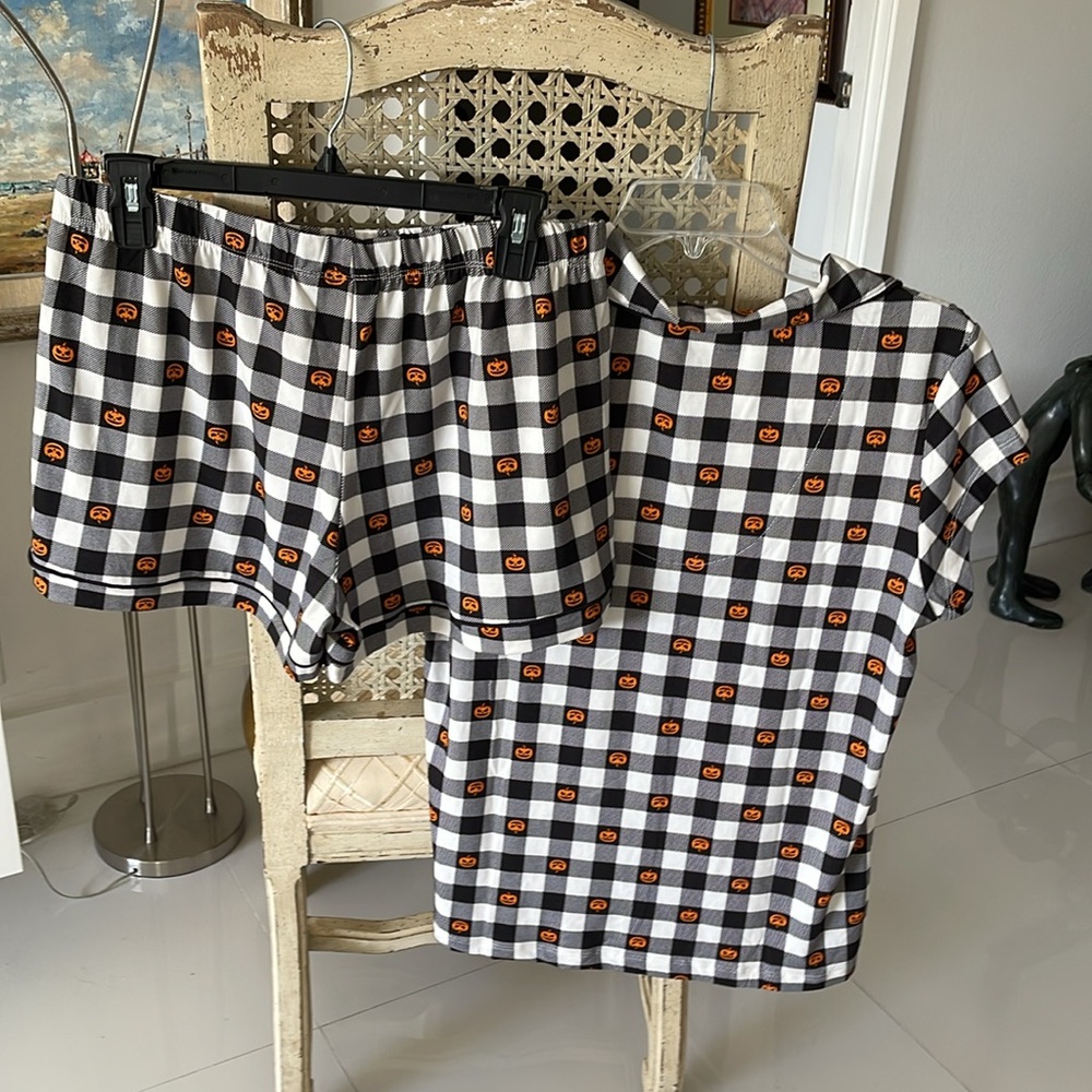 SALE! Spooky Night Black/White/Orange "Checker Board & Pumpkins PJ Short Set - Picture 5 of 6